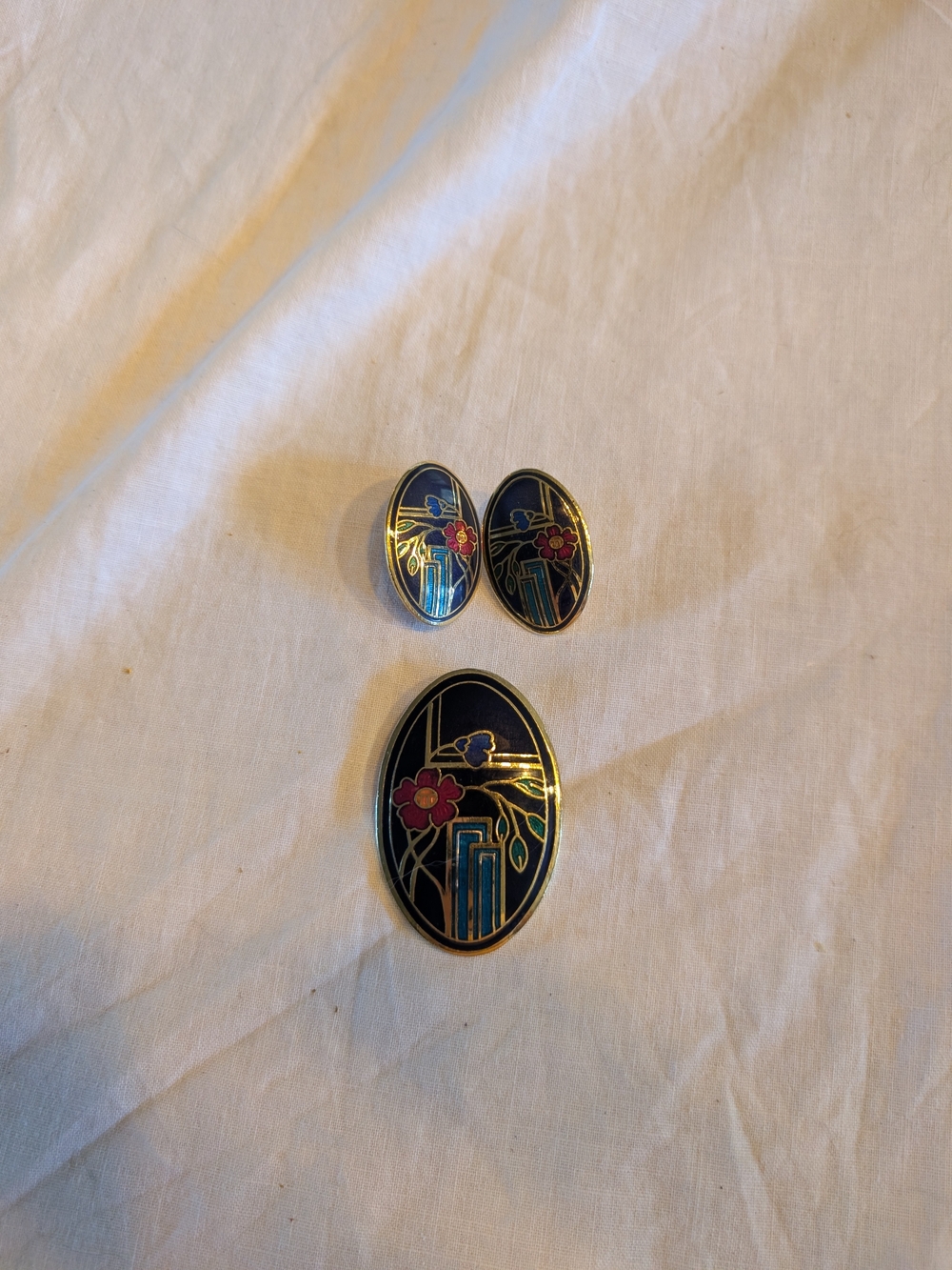 2/80$ Vintage Floral Enamel Brooch and earrings Set - Black, Blue, Red, Gold